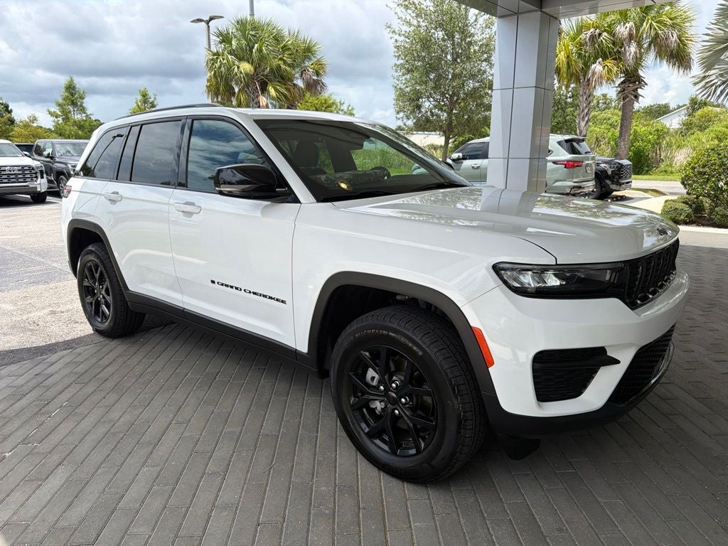 2025 Jeep Grand Cherokee Base