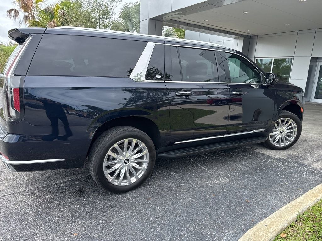 2023 Cadillac Escalade ESV Premium