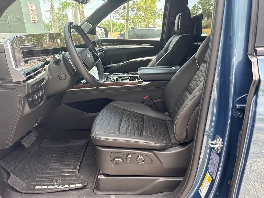 2025 Cadillac Escalade Sport Platinum
