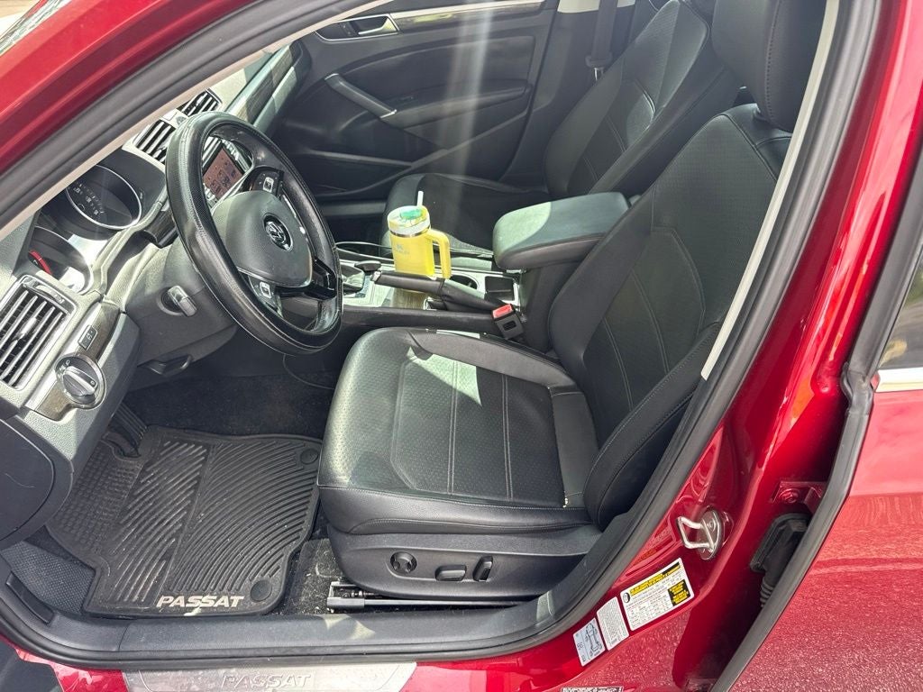 2016 Volkswagen Passat 1.8T SE w/Technology