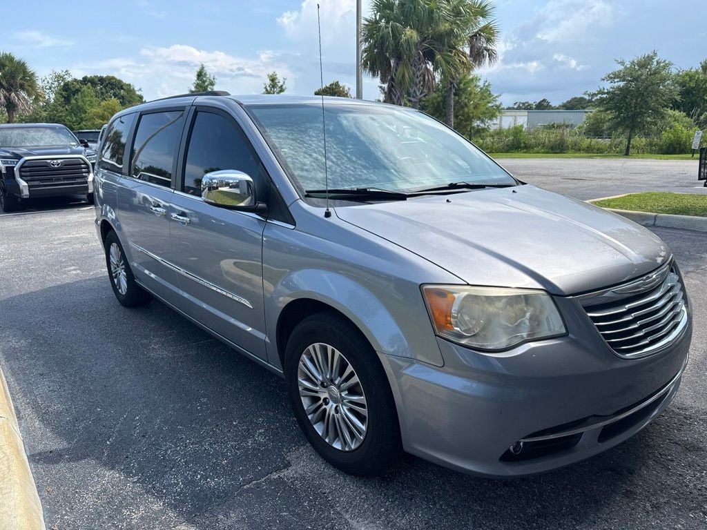 2013 Chrysler Town & Country Touring-L