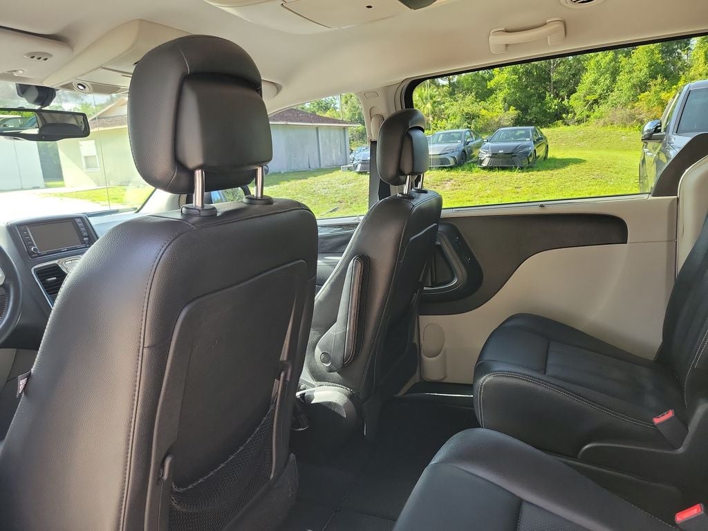 2013 Chrysler Town & Country Touring-L