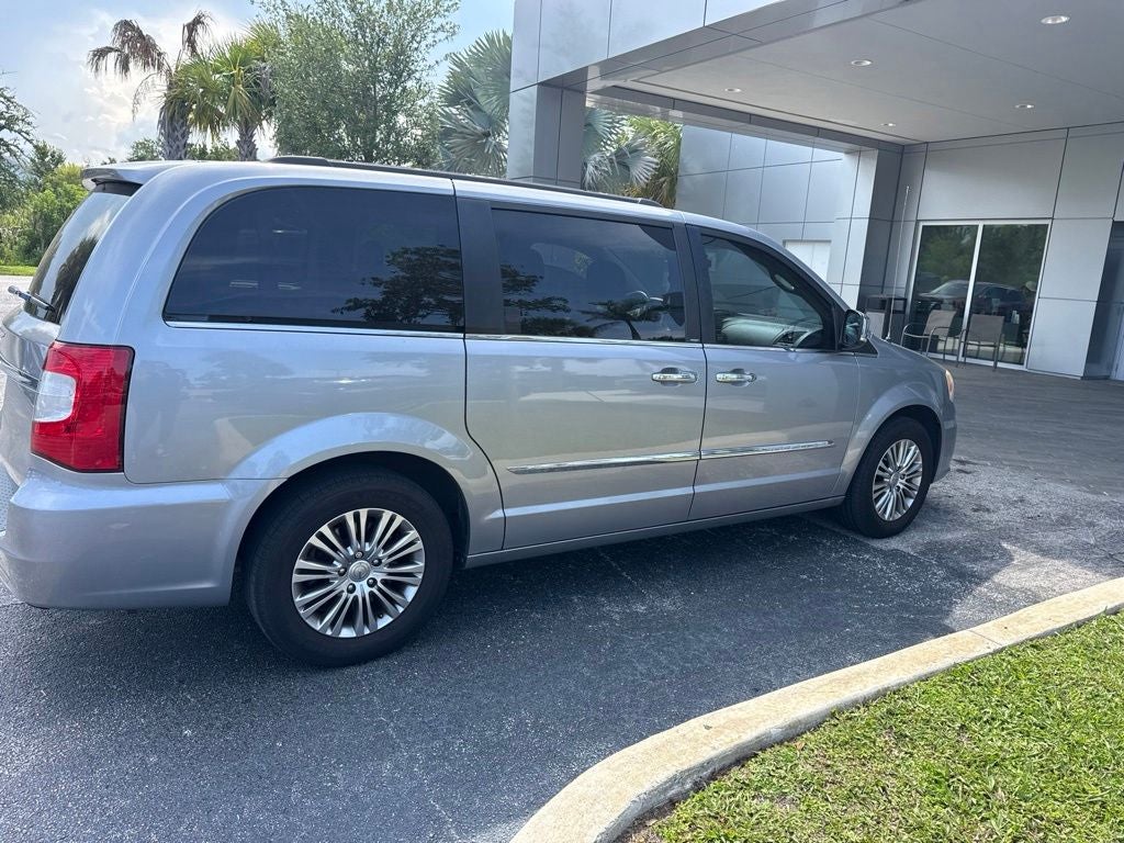 2013 Chrysler Town & Country Touring-L