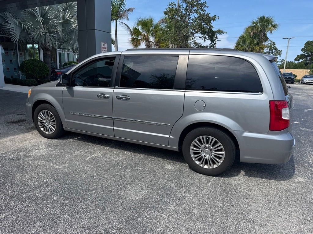 2013 Chrysler Town & Country Touring-L