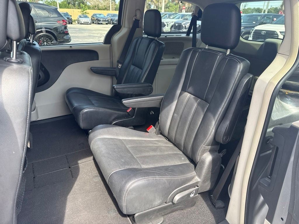 2013 Chrysler Town & Country Touring-L