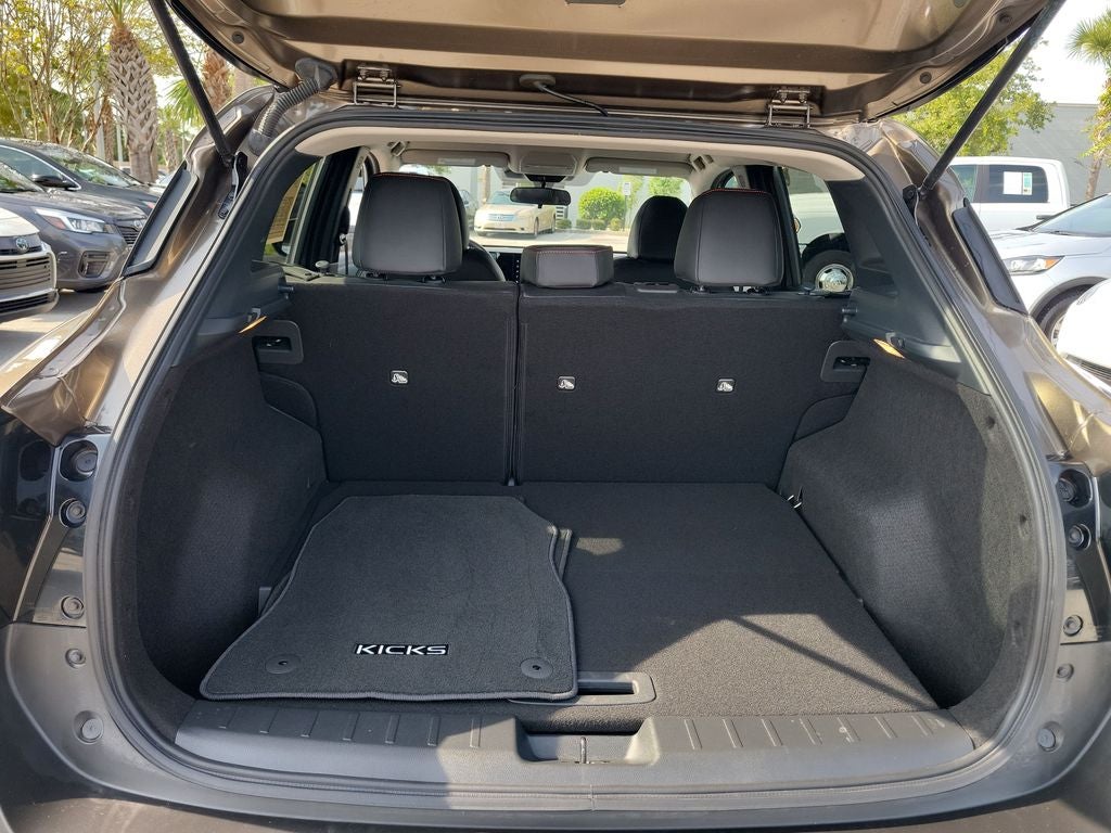 2025 Nissan Kicks SR