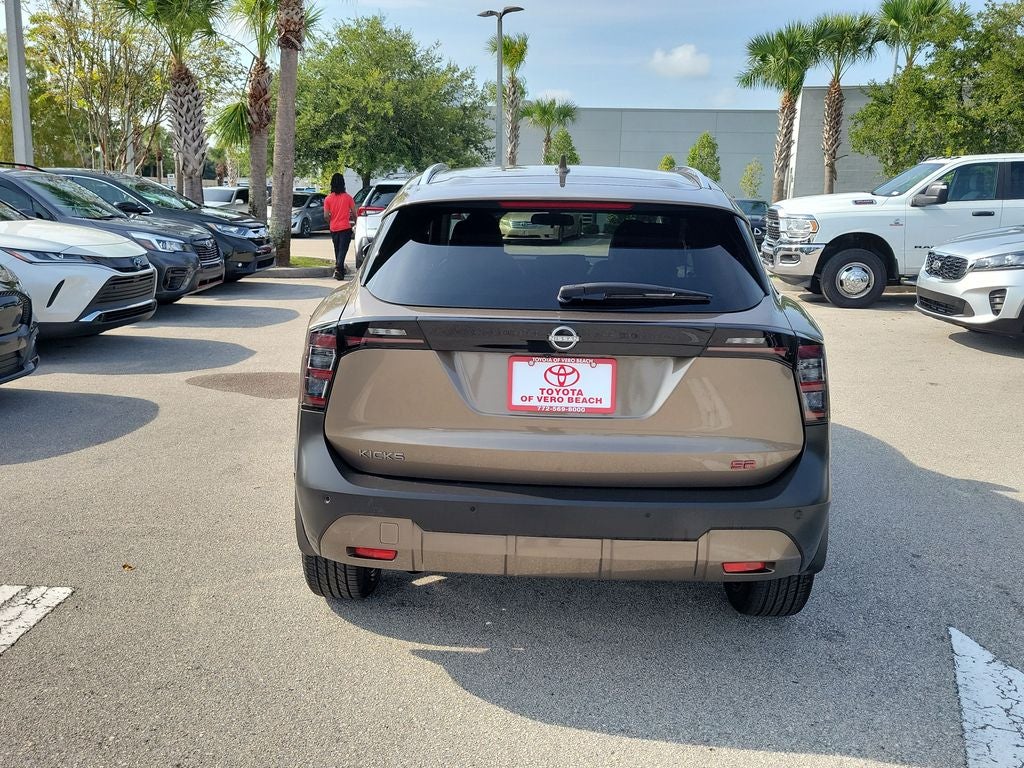 2025 Nissan Kicks SR
