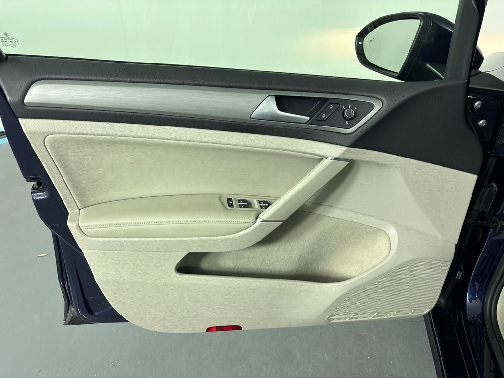 2017 Volkswagen Golf Wolfsburg