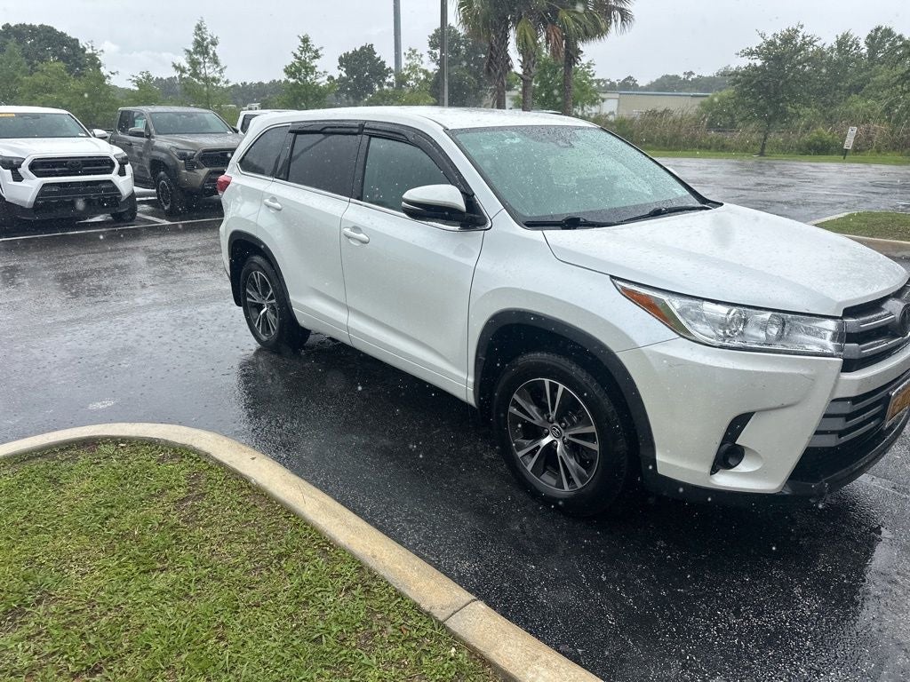 2017 Toyota Highlander LE