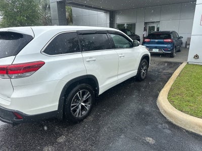2017 Toyota Highlander LE