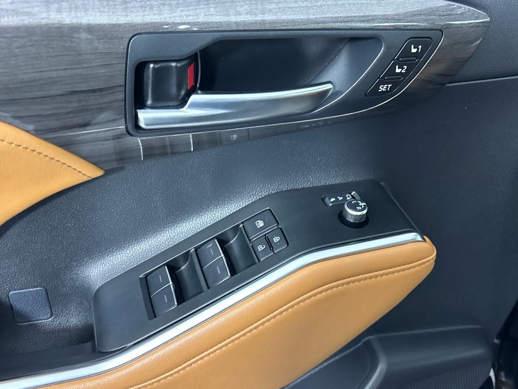 2025 Toyota Highlander Hybrid Platinum
