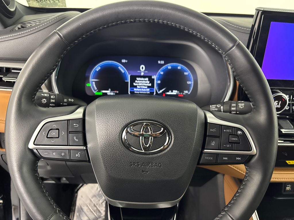 2025 Toyota Highlander Hybrid Platinum
