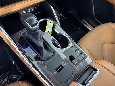 2025 Toyota Highlander Hybrid Platinum