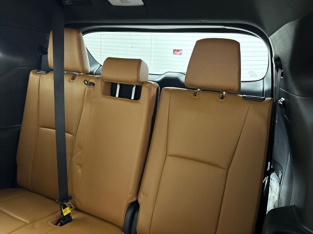 2025 Toyota Highlander Hybrid Platinum