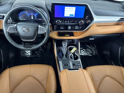 2025 Toyota Highlander Hybrid Platinum