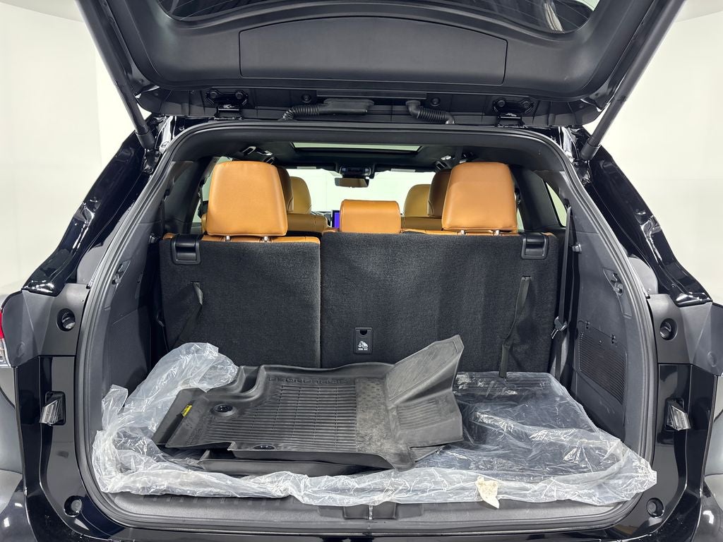 2025 Toyota Highlander Hybrid Platinum