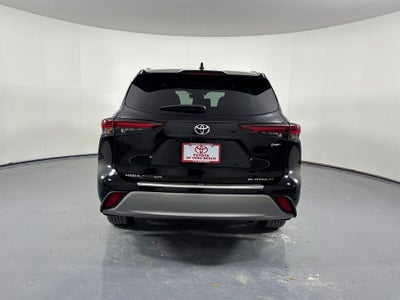 2025 Toyota Highlander Hybrid Platinum