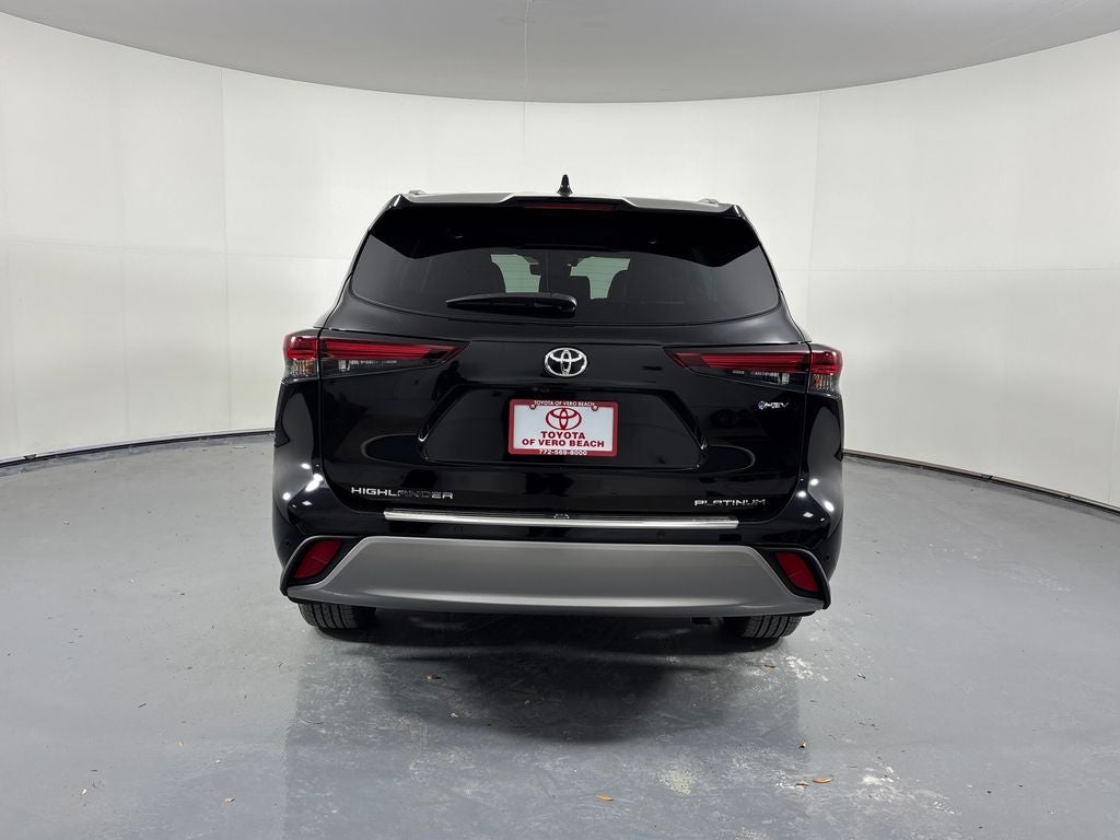 2025 Toyota Highlander Hybrid Platinum