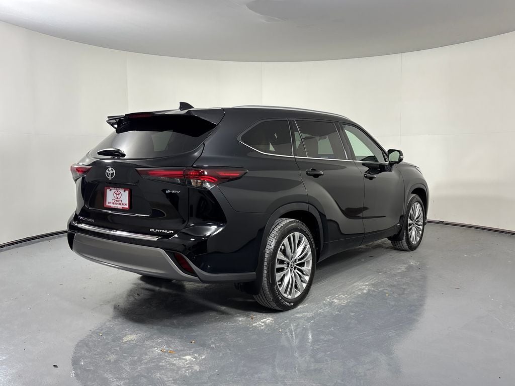 2025 Toyota Highlander Hybrid Platinum