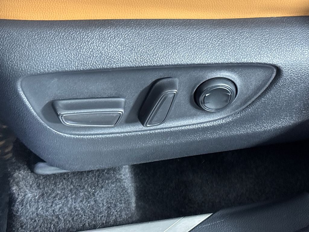 2025 Toyota Highlander Hybrid Platinum