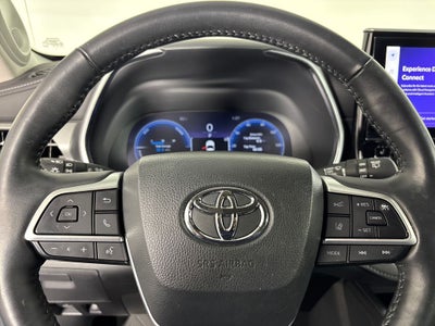 2023 Toyota Highlander Hybrid Platinum