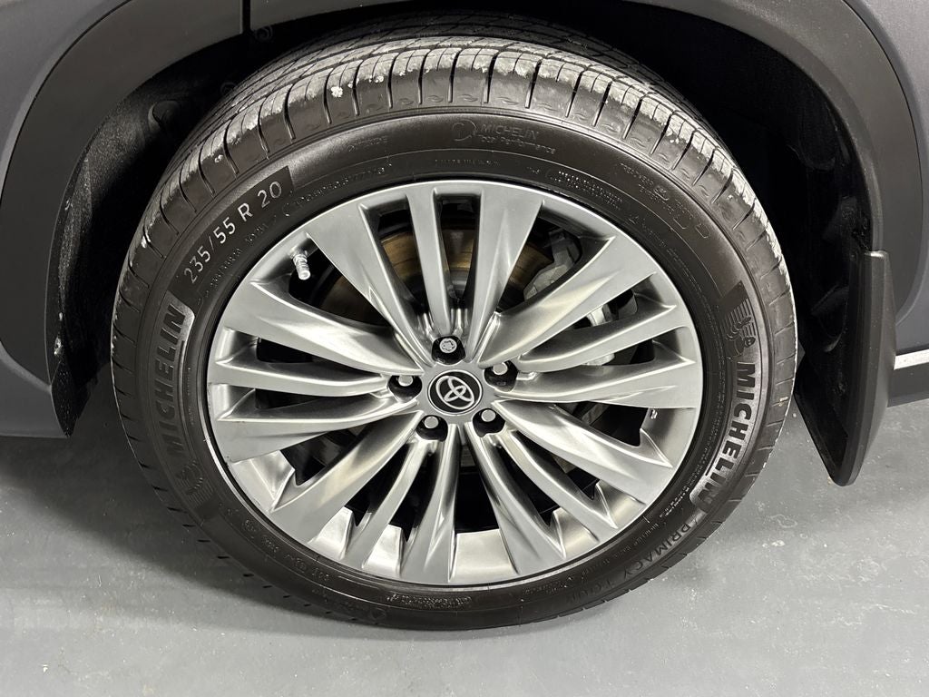 2023 Toyota Highlander Hybrid Platinum