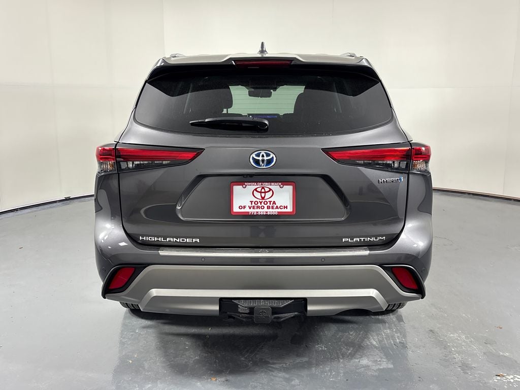 2023 Toyota Highlander Hybrid Platinum