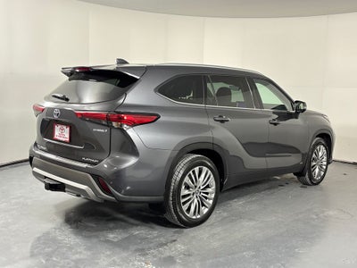 2023 Toyota Highlander Hybrid Platinum