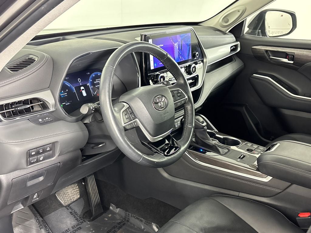 2023 Toyota Highlander Hybrid Platinum