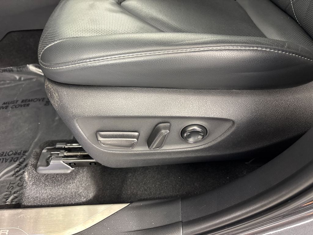 2023 Toyota Highlander Hybrid Platinum