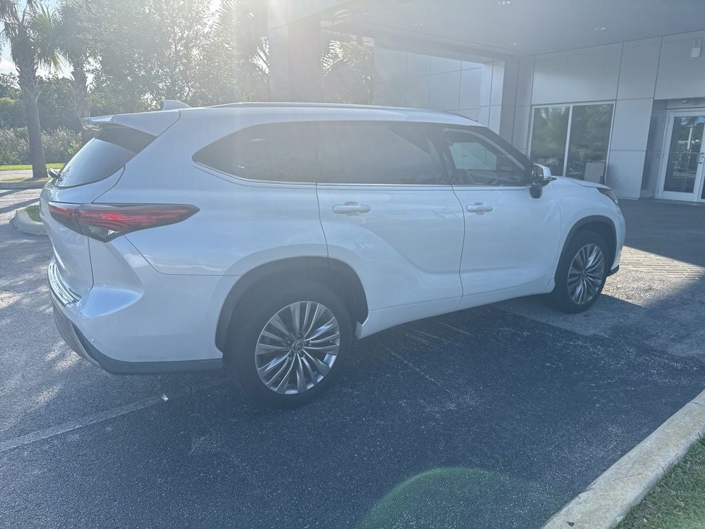 2022 Toyota Highlander Platinum