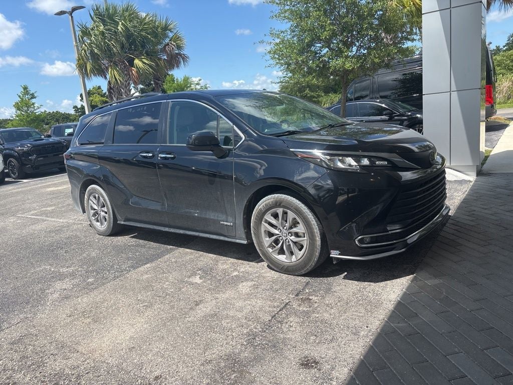 2021 Toyota Sienna XLE 8 Passenger