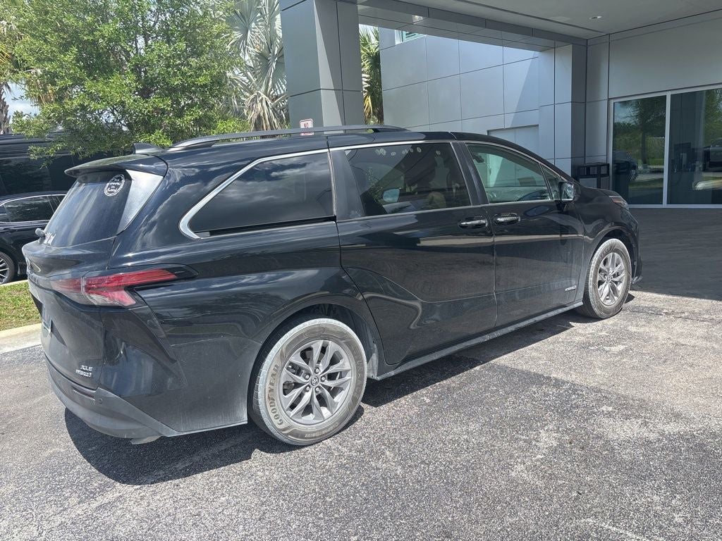 2021 Toyota Sienna XLE 8 Passenger