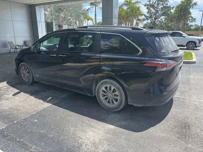 2021 Toyota Sienna XLE 8 Passenger