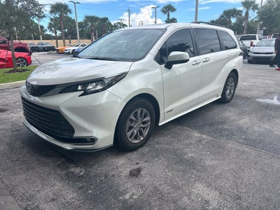 2021 Toyota Sienna XLE 8 Passenger