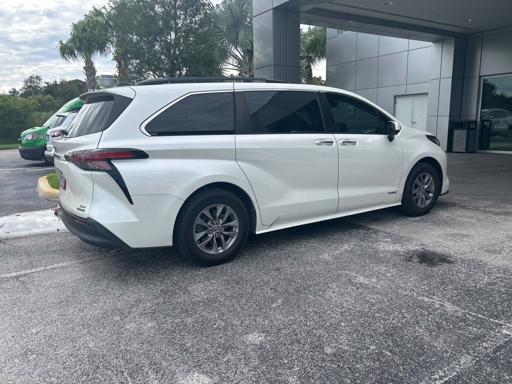 2021 Toyota Sienna XLE 8 Passenger