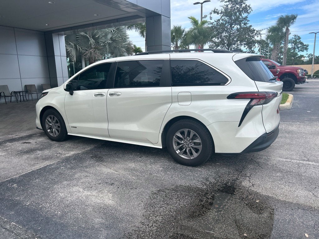 2021 Toyota Sienna XLE 8 Passenger