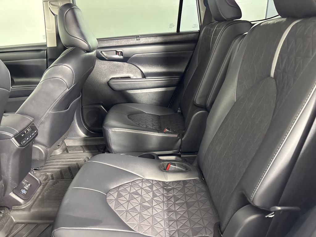 2024 Toyota Highlander Hybrid XLE