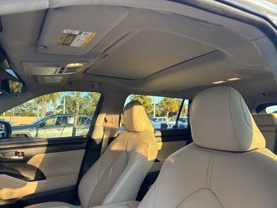 2025 Toyota Highlander Hybrid XLE