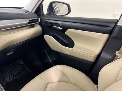 2025 Toyota Highlander Hybrid XLE