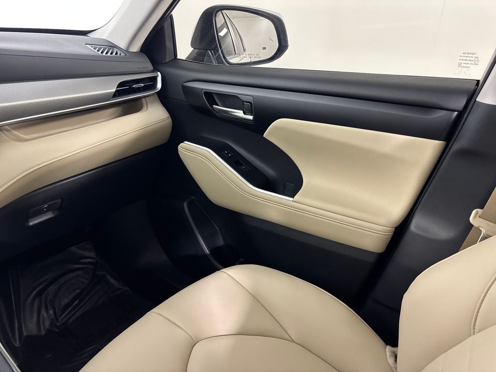2025 Toyota Highlander Hybrid XLE