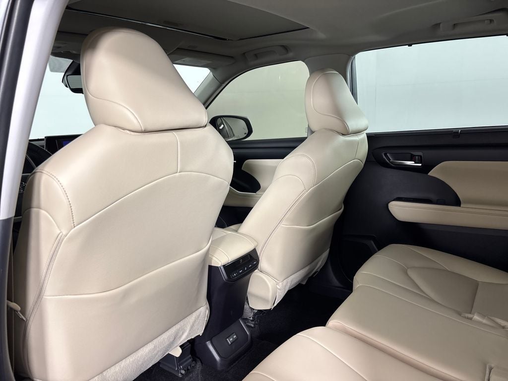 2025 Toyota Highlander Hybrid XLE