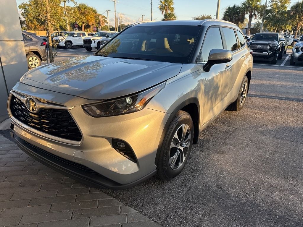 2025 Toyota Highlander Hybrid XLE