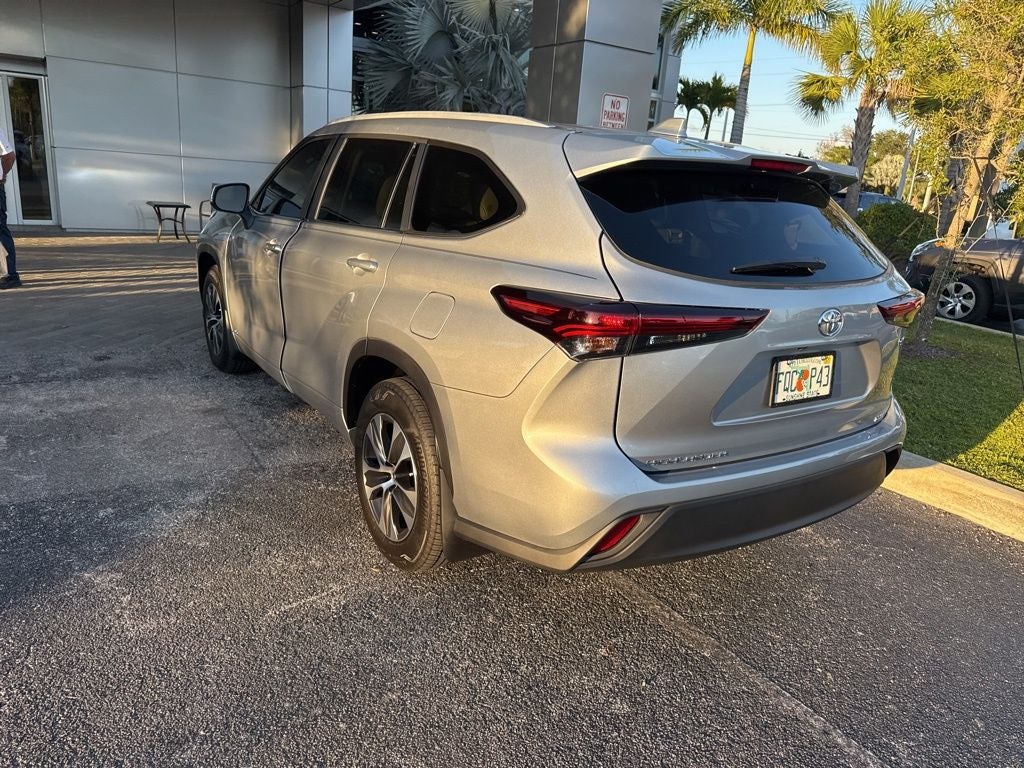 2025 Toyota Highlander Hybrid XLE