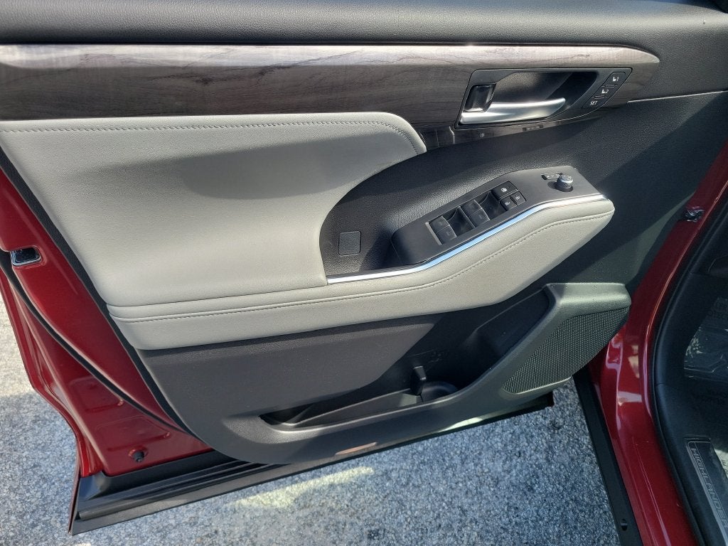 2023 Toyota Highlander Platinum