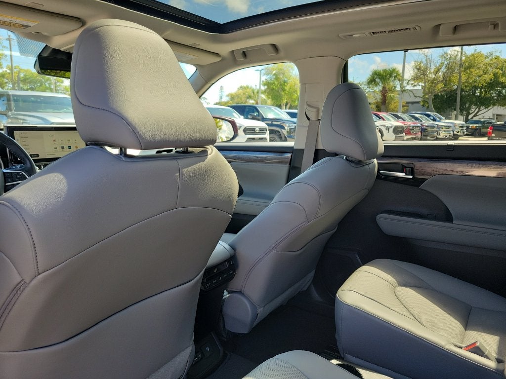 2023 Toyota Highlander Platinum