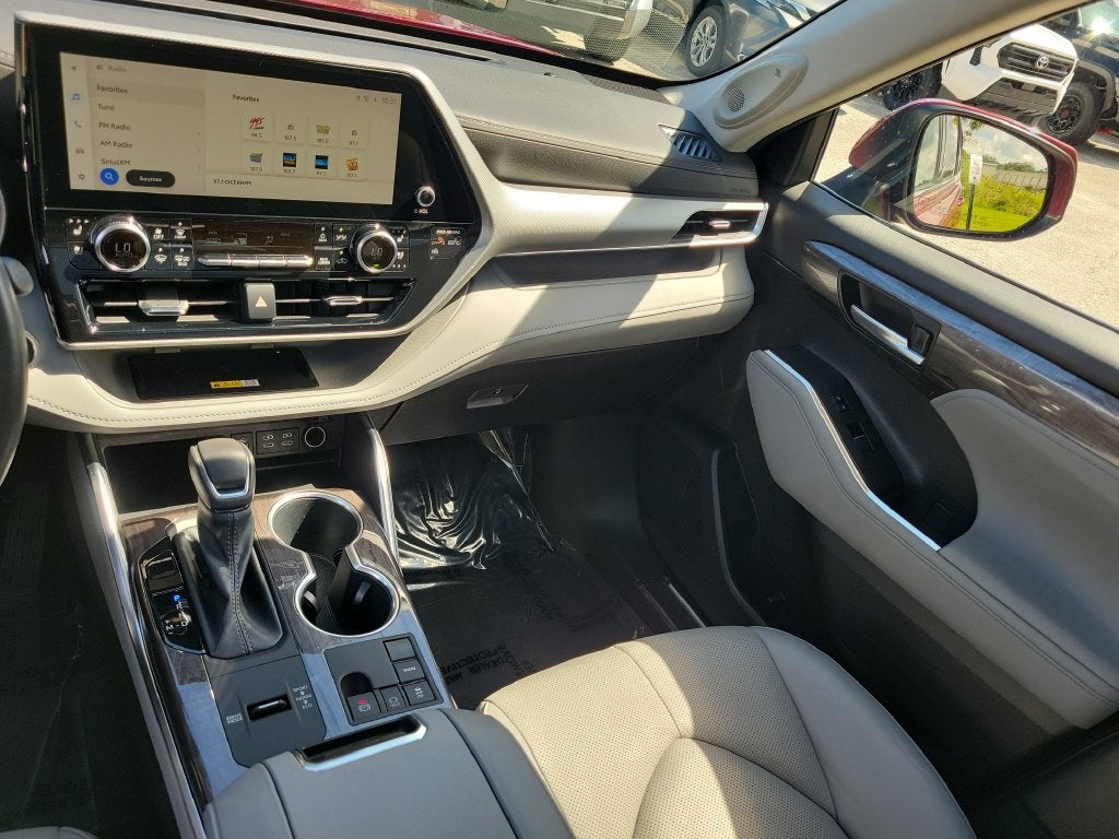 2023 Toyota Highlander Platinum