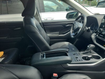 2025 Toyota Highlander XLE