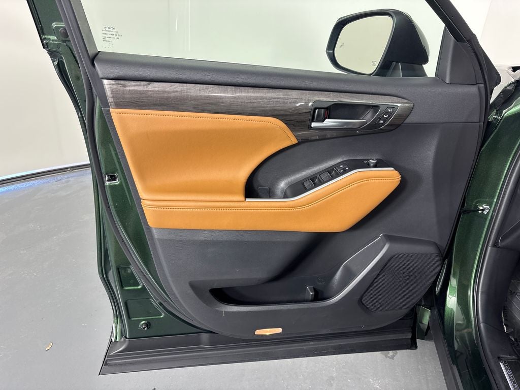 2023 Toyota Highlander Platinum
