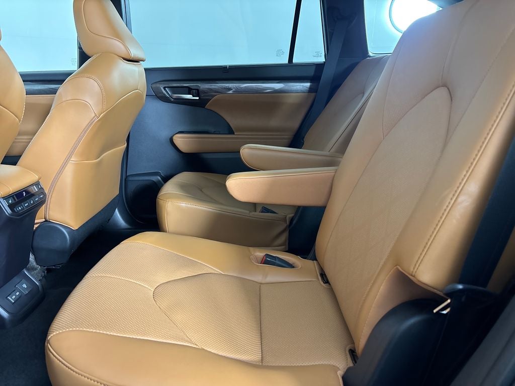 2023 Toyota Highlander Platinum